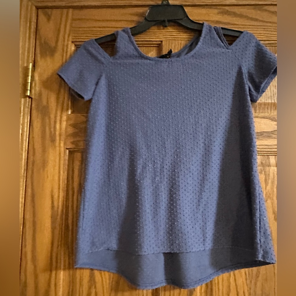 Women’s W5 Blue Cold-Shoulder Textured Top Size M